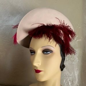 ENTICING 1940S' BEIGE FELT HAT WITH UPTURNED/FOLDED BRIM + BURGUNDY FEATHERS